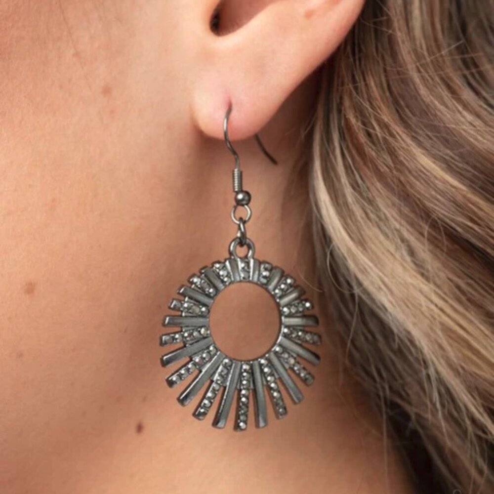 Paparazzi Jewelry Accessories - Rebel Resplendence - Black Earrings - Vintage